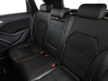 Mercedes Klasa B W246 Sports Tourer Facelifting 1.5 180 d 109KM 2016 Mercedes B 180 Automat full LED skóra/alcantara, zdjęcie 16