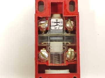 BERNSTEIN I-U1Z 10A 380В DPDT КОНЦЕВОЙ ВЫКЛЮЧАТЕЛЬ