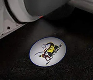 Projektor lampka drzwi Dodge SCATPACK SCAT PACK Białe tło