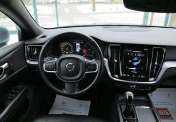 Volvo V60 I Kombi Facelifting 2.0 D3 DRIVE-E 150KM 2018 Volvo V60 Volvo V60 D3 Momentum 2.0 Diesel 150KM, zdjęcie 24
