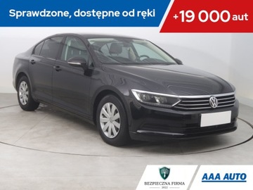 Volkswagen Passat B8 Limousine 2.0 TDI BlueMotion Technology 150KM 2016 VW Passat 2.0 TDI, Salon Polska, Serwis ASO, Navi