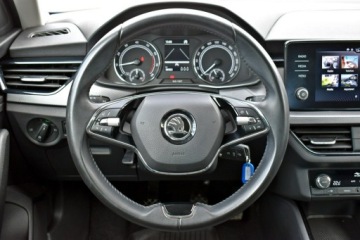 Skoda Kamiq Crossover 1.0 TSI 110KM 2022 Škoda Kamiq Skoda Kamiq Bezwypadkowy / Salon, zdjęcie 14