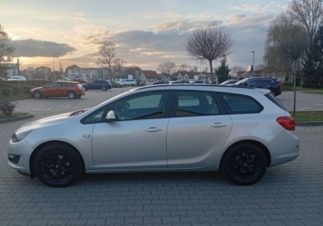 Opel Astra J Sports Tourer Facelifting 1.7 CDTI ECOTEC 130KM 2013 Opel Astra Zarejestrowany - ubezpieczony - 1,7 - 130 KM 1.7 Diesel 130KM, zdjęcie 10