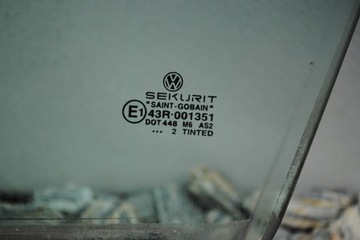 SKLO (OKNO) DVEŘE LEVÝ PŘEDNÍ VW BORA I 1.9 TDI