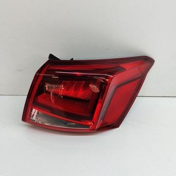 SEAT ARONA 2019 PRAVÁ STRANA SVĚTLO ZADNÍ