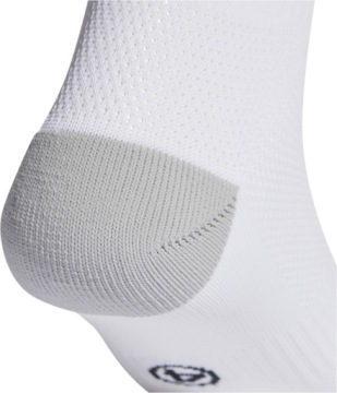 Носки Adidas 40-42, белые леггинсы.