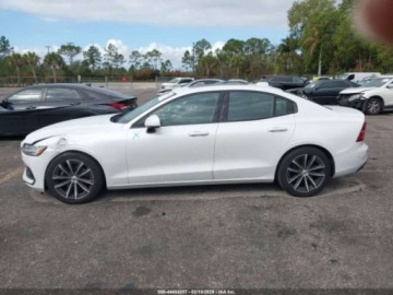 Volvo S60 III 2021 Volvo S60 T5 Momentum 2021 2.0 Benzyna 250KM, zdjęcie 2