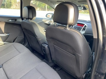 Opel Astra J Hatchback 5d 1.7 CDTI ECOTEC 125KM 2010 Opel Astra Zarejestrowany Klimatronic dwustrefowy, zdjęcie 6