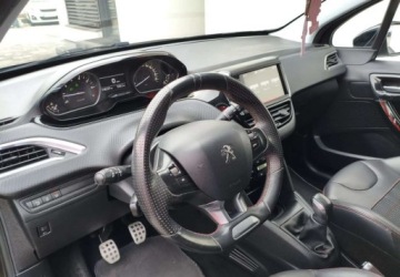 Peugeot 208 I Hatchback 5d Facelifting 1.2 PureTech 110KM 2016 Peugeot 208 Peugeot 208 1.2 Benzyna 110KM, zdjęcie 9