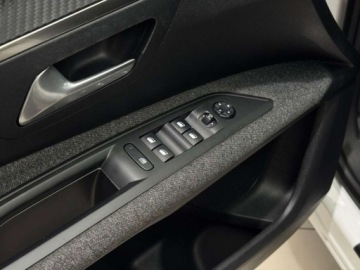 Peugeot 3008 II Crossover 1.2 PureTech 130KM 2017 Peugeot 3008 Active Kamera cofania Nawigacja CarPlayAndroid Auto, zdjęcie 18