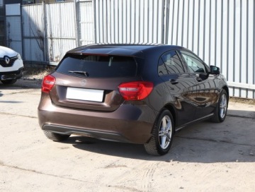 Mercedes Klasa A W176 Hatchback 5d Facelifting 180 122KM 2015 Mercedes A A 180, Serwis ASO, Klima, Klimatronic, zdjęcie 4