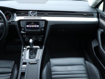 Volkswagen Passat B8 Limousine 1.8 TSI BlueMotion Technology 180KM 2017 VW Passat 1.8 TSI, Salon Polska, Serwis ASO, zdjęcie 7