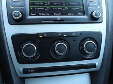 Skoda Octavia II Hatchback Facelifting 1.2 TSI 105KM 2010 Skoda Octavia 1.2 TSI, Salon Polska, Klima, zdjęcie 12