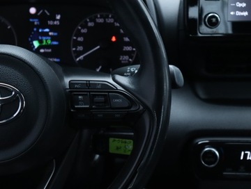 Toyota Yaris III Hatchback 5d Facelifting 2017 1.5 Hybrid 100KM 2020 Toyota Yaris 1.5 Hybrid, Salon Polska, zdjęcie 18