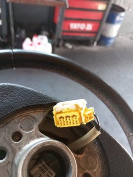 VW GOLF V KIEROWNICA SKÓRA TRÓJRAMIENNA AIRBAG