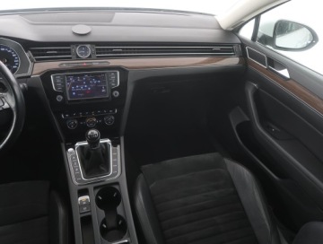 Volkswagen Passat B8 Variant 1.8 TSI BlueMotion Technology 180KM 2017 VW Passat 1.8 TSI, Salon Polska, Serwis ASO, zdjęcie 7