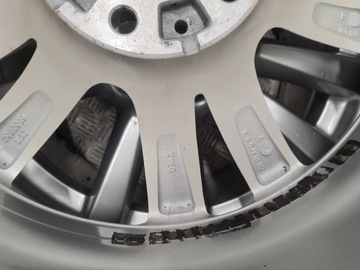 BMW X5 F15 KOLA RÁFKY PNEUMATIKY ZIMNÍ 18 PALCŮ 6853952 255/55R18 YOKOHAMA