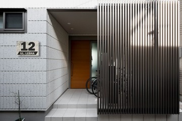 TABLICZKA ADRESOWA z numerem domu, STARY TYNK, dibond 3mm, 20 x 30 cm