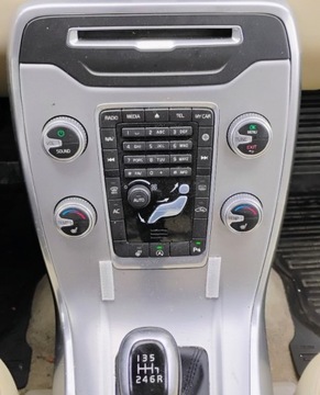 Volvo V70 III Kombi Facelifting 2.0 D3 DRIVE-E 150KM 2015 Volvo V70 2015r 2.0 Diesel. Uszkodzony lewy tyl. Jezdzi. 2.0 Diesel 150KM, zdjęcie 15