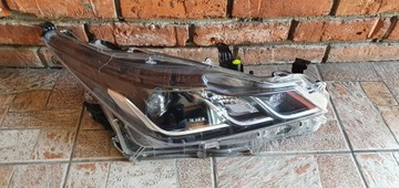 TOYOTA COROLLA E21 LAMPA PRAWA PRZÓD 81110-02T31