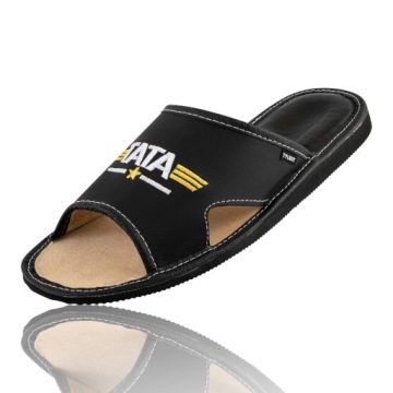 Подарок на день папы для отца подарочный набор кожаные тапочки + полотенце