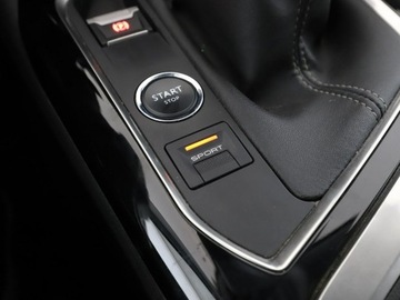 Peugeot 3008 II Crossover 1.2 PureTech 130KM 2018 Peugeot 3008 navi virtual cocpik półskóra, zdjęcie 28