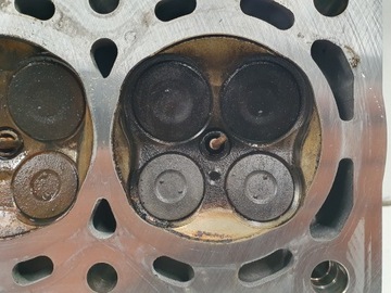 TOYOTA YARIS 2 3 AURIS 1.33 VVTI HLAVA