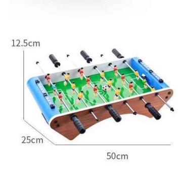 Деревянный футбольный стол с футбольными мячами
