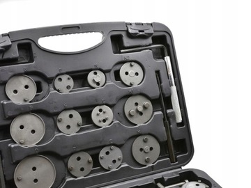 ZESTAW DO WYCISKANIA COFANIA TŁOCZKÓW HAMULCOWYCH 35el WALIZKA GEKO G02542