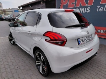 Peugeot 208 I Hatchback 5d Facelifting 1.2 PureTech 110KM 2016 Peugeot 208 GT Line Kamera Klimatronik PDC Sensor Alu 1.2 Benzyna 110KM, zdjęcie 4