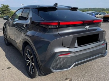 Toyota C-HR II SUV Plug-In 2.0  223KM 2025 Od ręki - Style 2.0 Hybrid Dynamic Force Plug-in 223KM | Podgrzewane fotele, zdjęcie 3