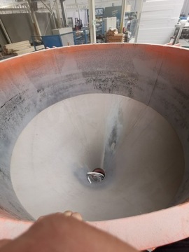 Емкость для бетонной брусковой смеси с прямым изливом, ведро 2м3