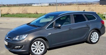 Opel Astra J Sports Tourer Facelifting 2.0 CDTI ECOTEC 165KM 2015 Opel Astra Lift 2.0 CDTI 165KM NawiPL BiXenony Ledy Grzane Kubełki+ Kiera