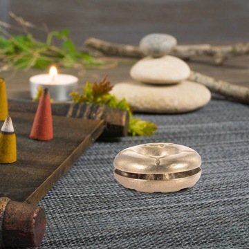 Metalowy dzwonek wykończony miedzią