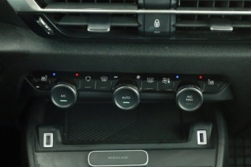 Citroen C4 III SUV 1.2 PureTech 130KM 2023 Citroen C4 1.2 PureTech, Salon Polska, zdjęcie 9