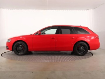 Audi A4 B8 Avant Facelifting 2.0 TDI 143KM 2013 Audi A4 2.0 TDI, Automat, Skóra, Navi, Xenon, zdjęcie 2