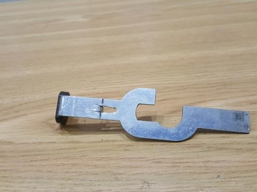 SCHEPPACH HM80L КРЕПЛЕНИЕ РУЧКИ ПИЛЫ