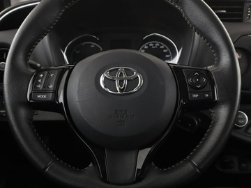 Toyota Yaris III Hatchback 5d Facelifting 2017 1.5 Hybrid 100KM 2018 Toyota Yaris hybryda automat kamera klima-auto., zdjęcie 20