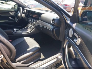 Mercedes Klasa E W213 2019 Mercedes-Benz Klasa E 2019 Mercedes-Benz E-Class E 300 RWD Sedan 2.0 241KM, zdjęcie 6