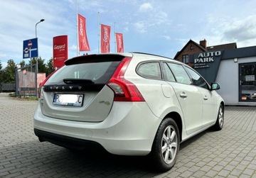 Volvo V60 I Kombi 1.6 DRIVe 115KM 2011 Volvo V60 Volvo V60 I D2 Momentum, zdjęcie 1