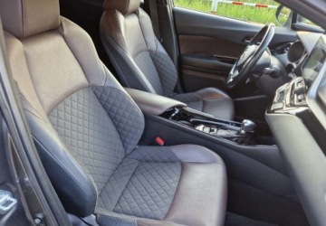 Toyota C-HR I Crossover 1.8 Hybrid 122KM 2017 Toyota C-HR 1,8 Hybrid Prestige Skora Kamera Navi 1.8 Hybryda 122KM, zdjęcie 28