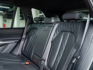 BMW X5 G05 SUV Plug-In Facelifting 3.0 50e 490KM 2026 BMW X5 xDrive50e Individual Edition Suv 3.0 (489KM) 2026, zdjęcie 13