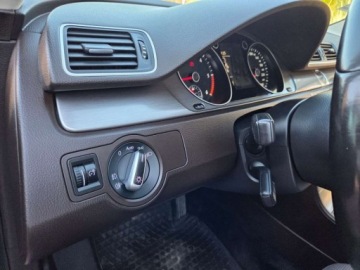 Volkswagen Passat B7 Variant 2.0 TDI CR DPF BlueMotion 140KM 2012 Volkswagen Passat Nawigacja Podgrzewane Fotele Czujniki Parkowania 2.0, zdjęcie 23
