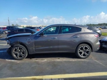 Maserati Levante 2023 Maserati Levante GT 2023 3.0l 3.0 Benzyna 345KM, zdjęcie 2