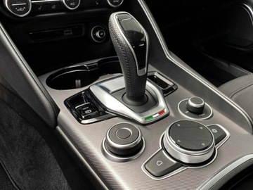 Alfa Romeo Giulia II Sedan Facelifting 2023 2.0 GME Turbo 280KM 2025 ALFA ROMEO Giulia Turbo Veloce Q4 Sedan 2.0 (280KM) 2025, zdjęcie 10