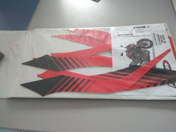 Zestaw naklejek PUIG na motocykl KAWASAKI Z800 (13-15) kolor czerwony