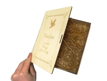 Коробка с Библией, подарочная карта на первое причастие