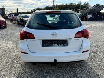 Opel Astra J Sports Tourer 1.4 Twinport ECOTEC 100KM 2011 Opel Astra Grz. Fotele Kierownica Navi Gwarancja, zdjęcie 5