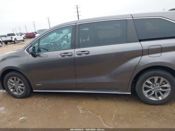 Toyota Sienna III 2021 Toyota Sienna LE 2021 2.5l 2.5 Hybryda 189KM, zdjęcie 2