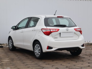 Toyota Yaris III Hatchback 5d Facelifting 2017 1.0 VVT-i 72KM 2020 Toyota Yaris 1.0 VVT-i, Salon Polska, Serwis ASO, zdjęcie 3